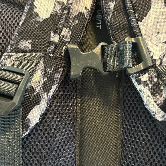 The North Face Vault Backpack - Picture 3 of 7